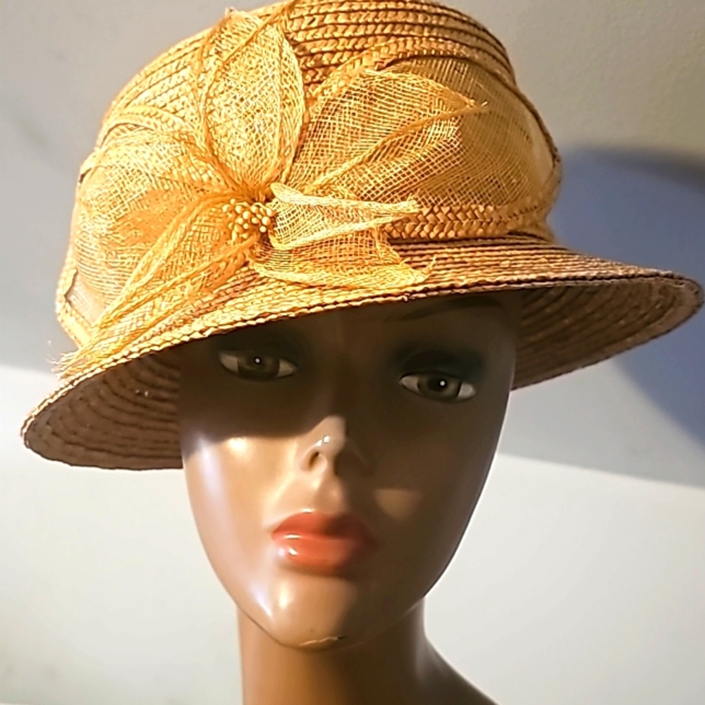 NWOT, Betmar New York Designer Straw Hat w/Front Flower Decor, Tan - Picture 10 of 12
